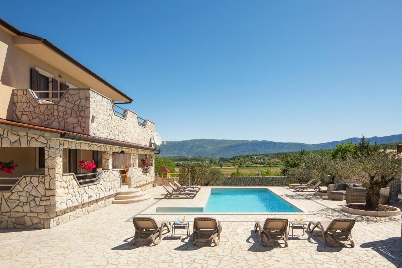Potpićan Villa Vesna With Sauna, Hot Tub מראה חיצוני תמונה
