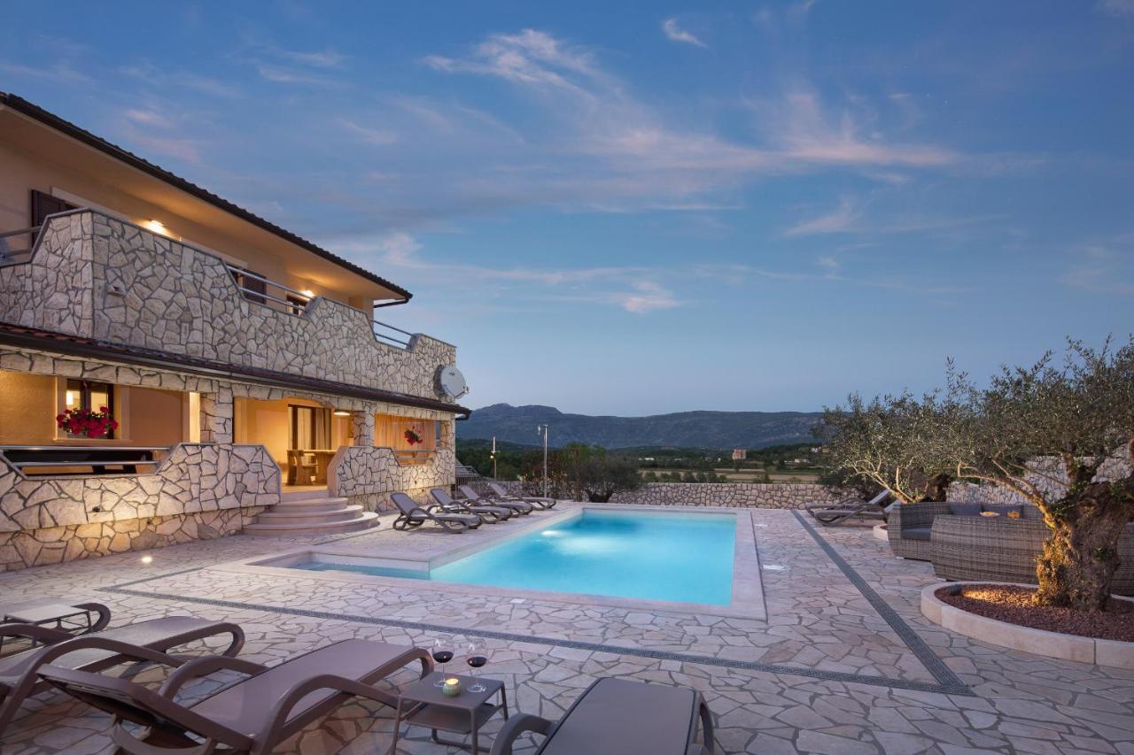 Potpićan Villa Vesna With Sauna, Hot Tub מראה חיצוני תמונה