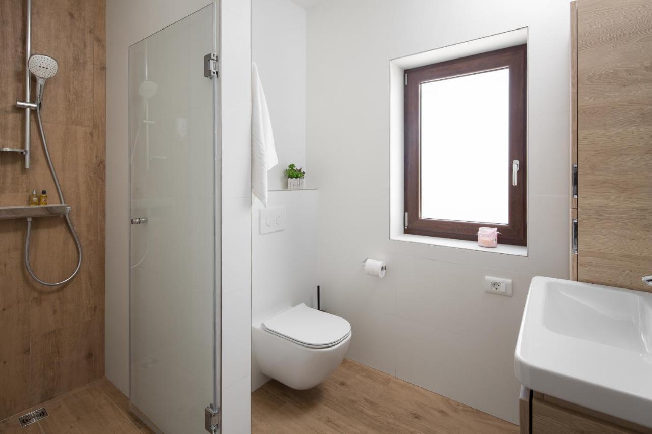 Potpićan Villa Vesna With Sauna, Hot Tub מראה חיצוני תמונה